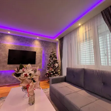 Apartman Freedom شقة *